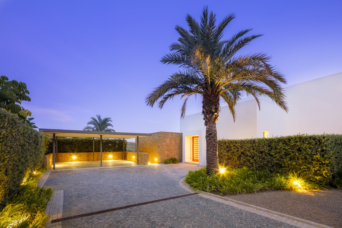 5 Bed Townhouse for sale in Casares Costa Del Sol, Málaga, Spain