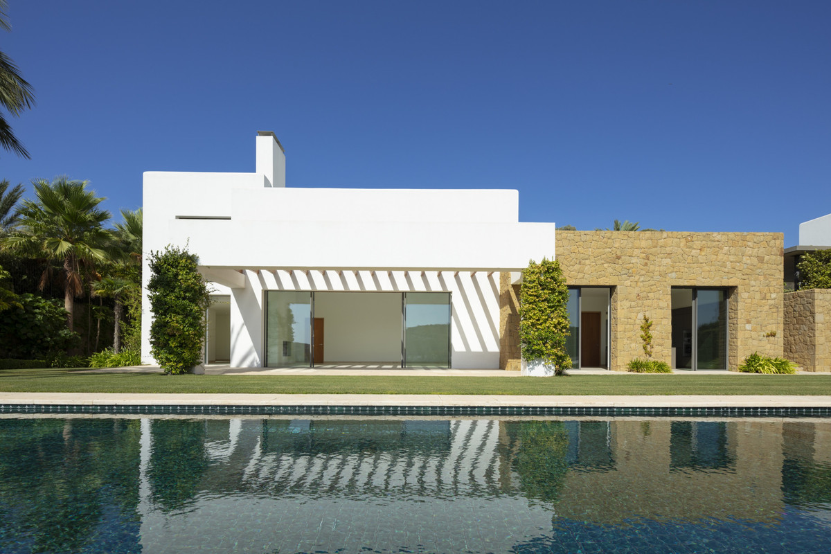 5 Bed Townhouse for sale in Casares Costa Del Sol, Málaga, Spain
