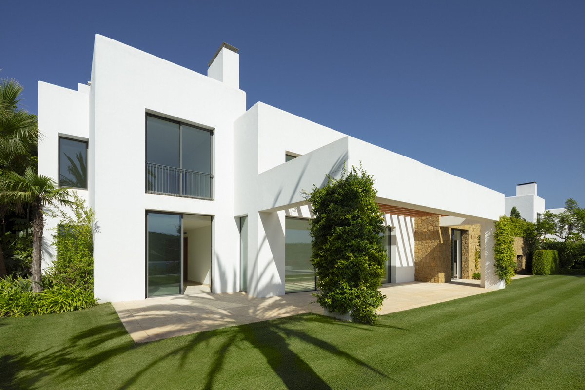 5 Bed Townhouse for sale in Casares Costa Del Sol, Málaga, Spain