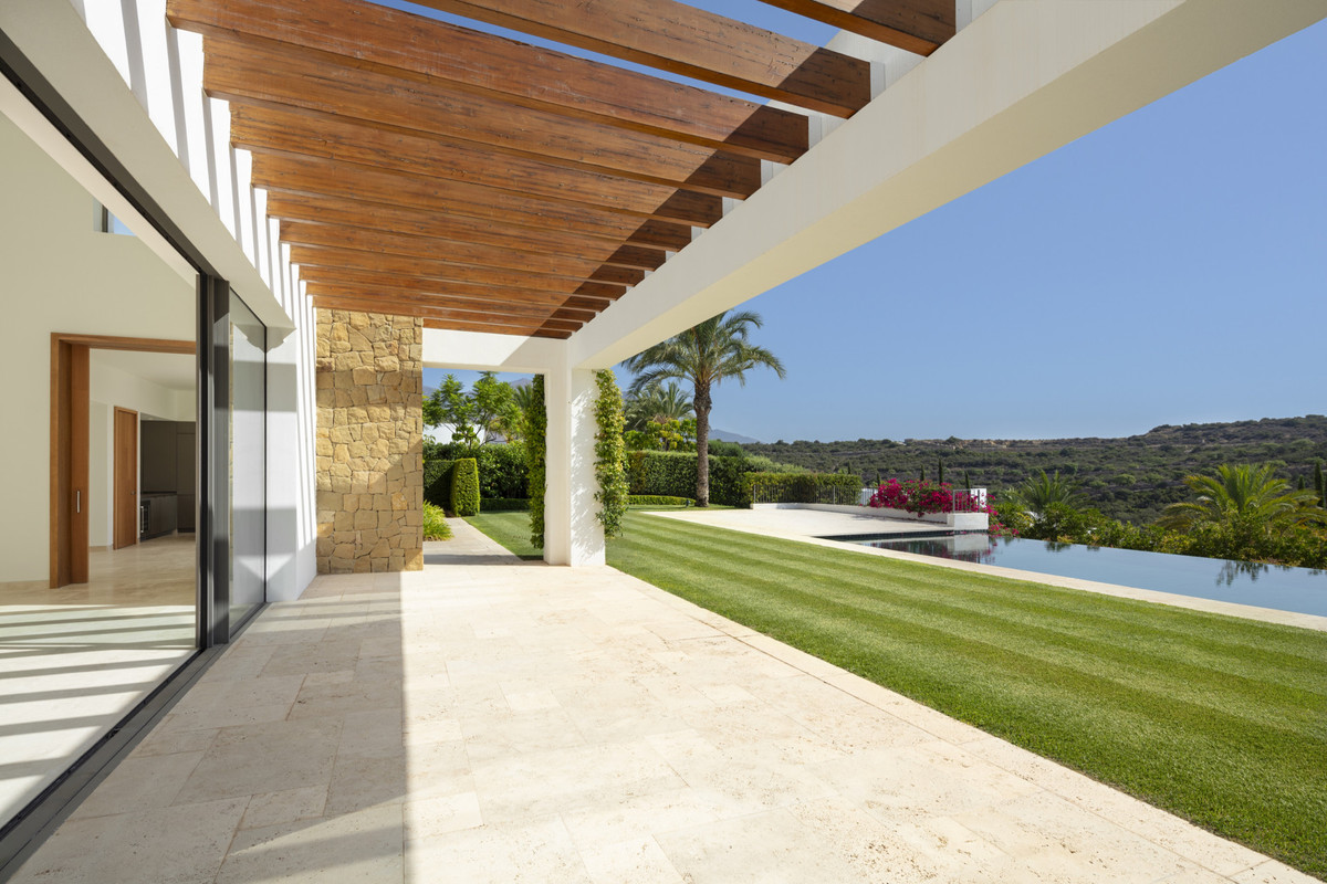 5 Bed Townhouse for sale in Casares Costa Del Sol, Málaga, Spain