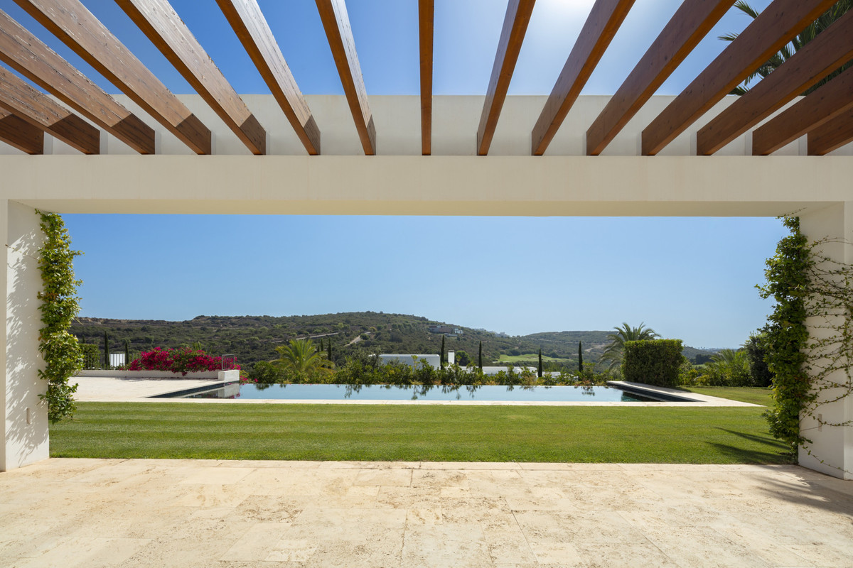 5 Bed Townhouse for sale in Casares Costa Del Sol, Málaga, Spain