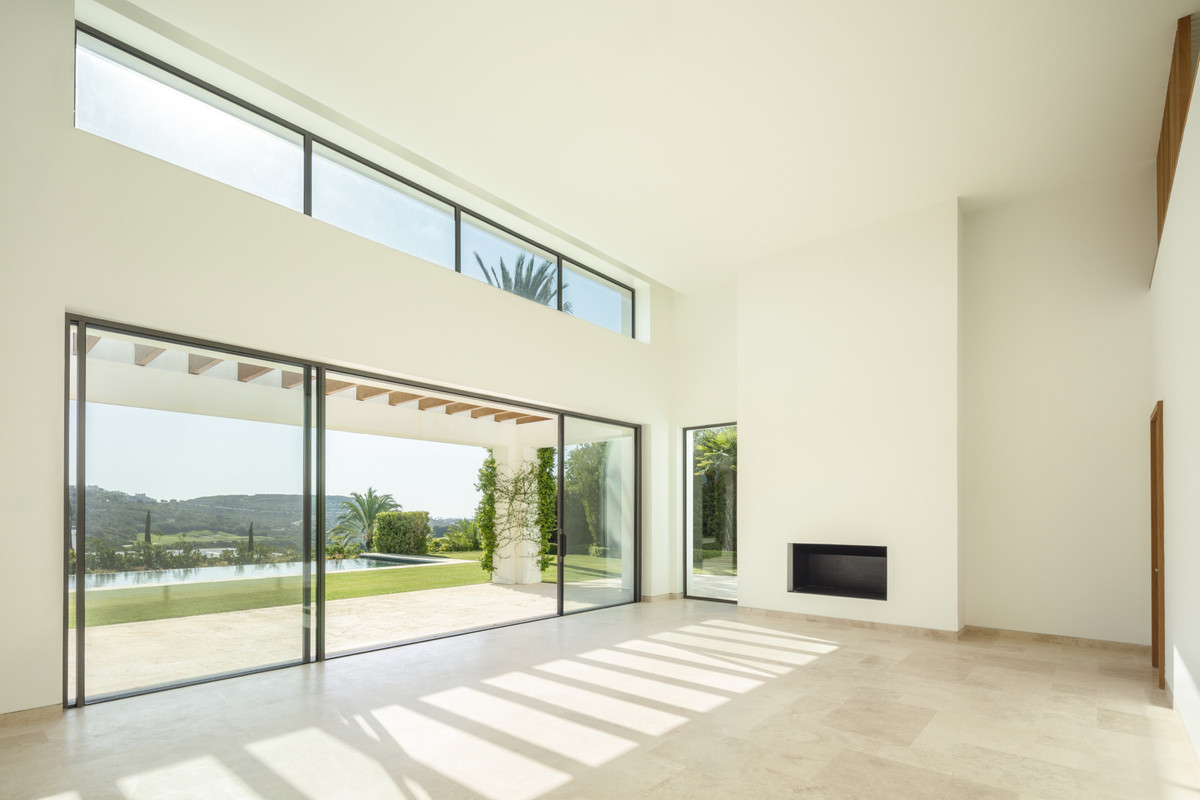 5 Bed Townhouse for sale in Casares Costa Del Sol, Málaga, Spain