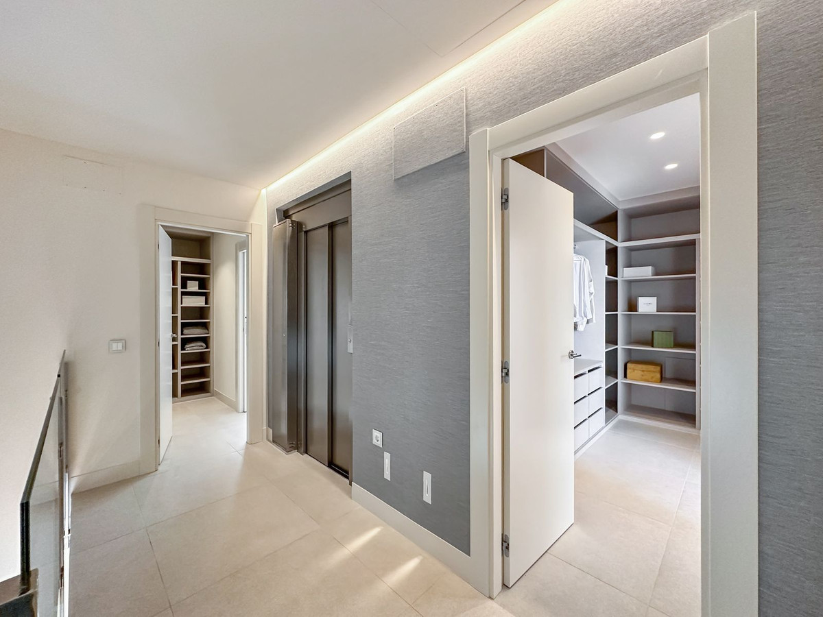 5 Bed Townhouse for sale in New Golden Mile Costa Del Sol, Málaga, Spain
