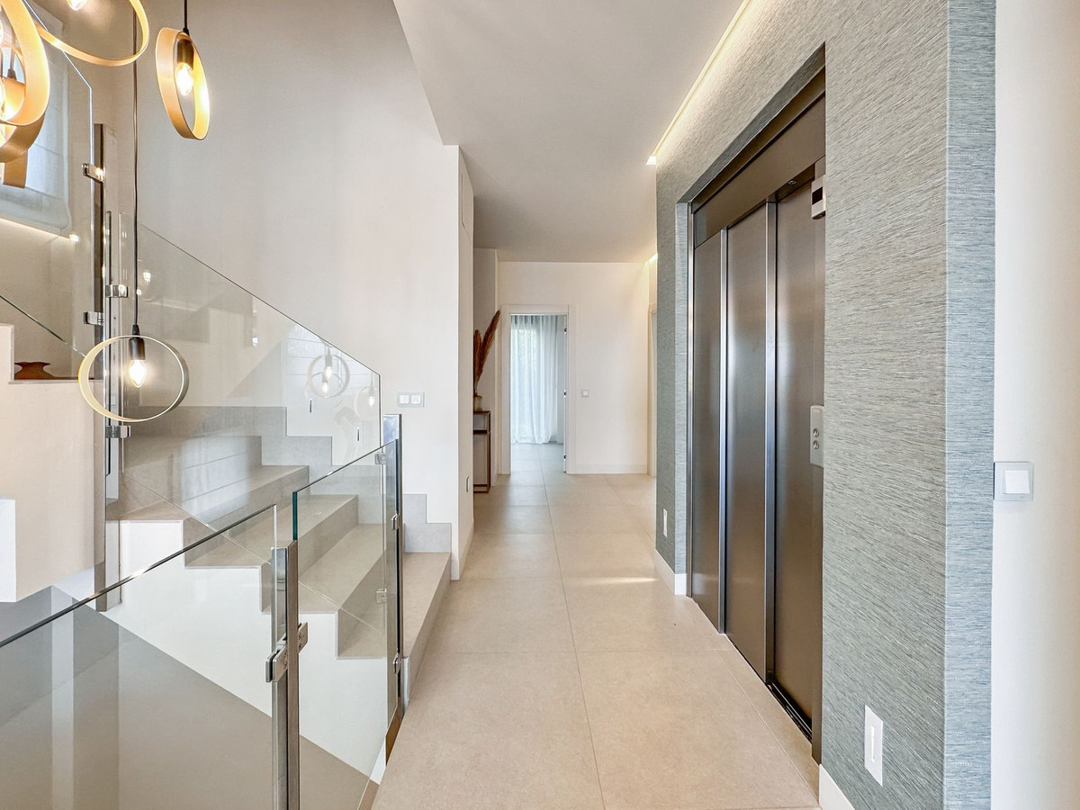5 Bed Townhouse for sale in New Golden Mile Costa Del Sol, Málaga, Spain
