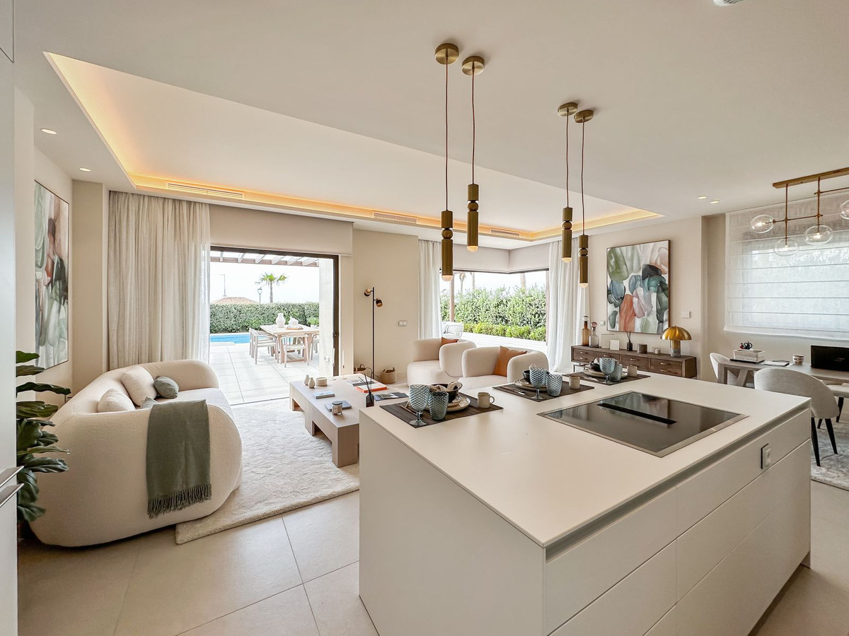5 Bed Townhouse for sale in New Golden Mile Costa Del Sol, Málaga, Spain