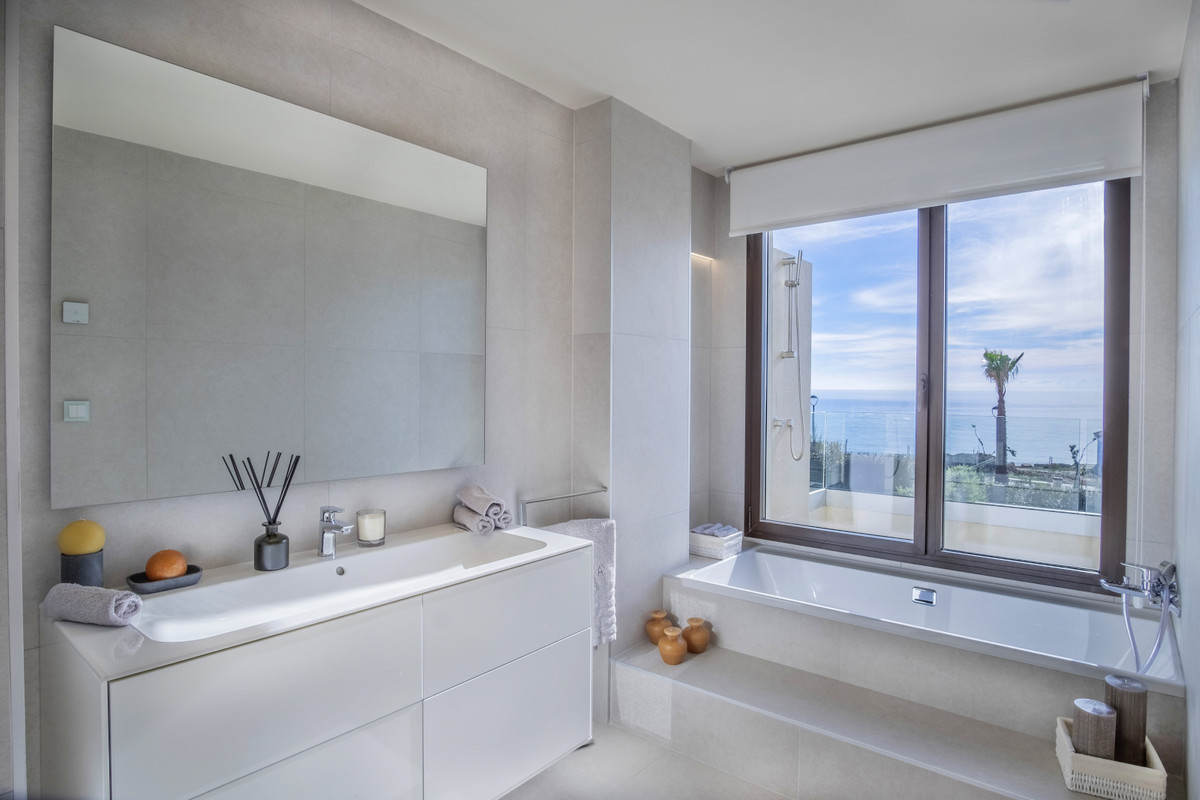 5 Bed Townhouse for sale in New Golden Mile Costa Del Sol, Málaga, Spain