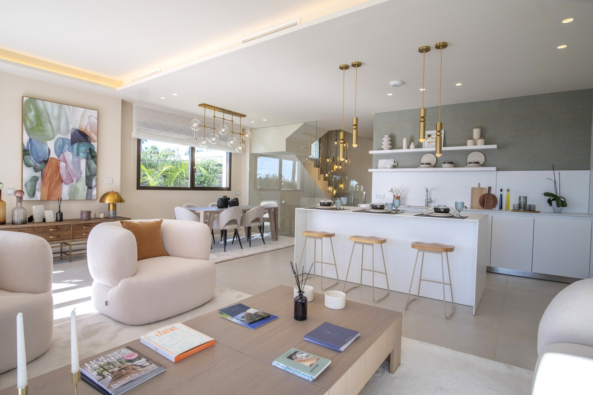 5 Bed Townhouse for sale in New Golden Mile Costa Del Sol, Málaga, Spain