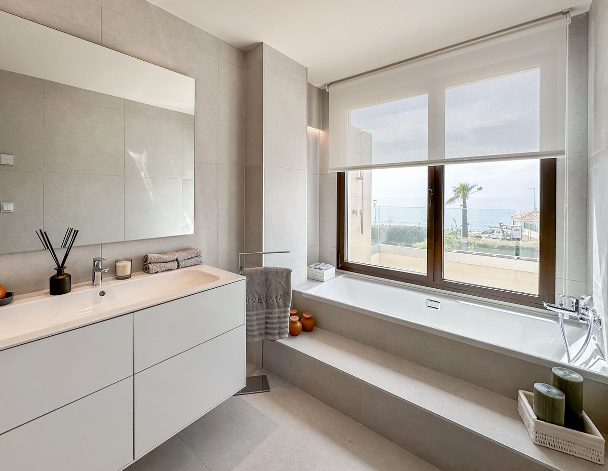 5 Bed Townhouse for sale in New Golden Mile Costa Del Sol, Málaga, Spain