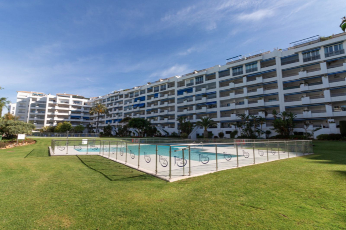 3 Bed Apartment for sale in Puerto Banús Costa Del Sol, Málaga, Spain