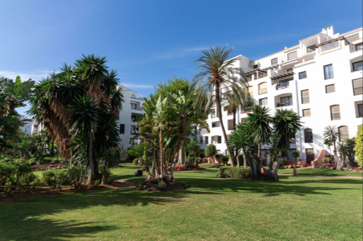 3 Bed Apartment for sale in Puerto Banús Costa Del Sol, Málaga, Spain