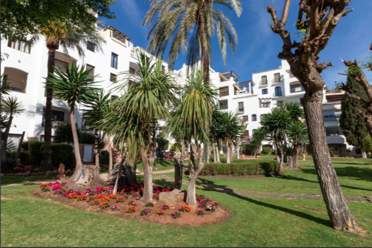 3 Bed Apartment for sale in Puerto Banús Costa Del Sol, Málaga, Spain