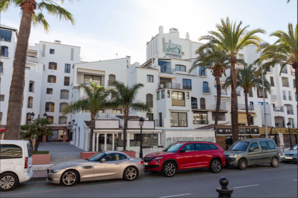 3 Bed Apartment for sale in Puerto Banús Costa Del Sol, Málaga, Spain