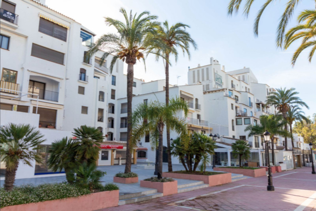 3 Bed Apartment for sale in Puerto Banús Costa Del Sol, Málaga, Spain