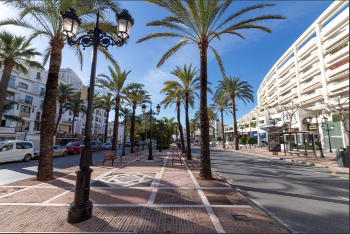 3 Bed Apartment for sale in Puerto Banús Costa Del Sol, Málaga, Spain