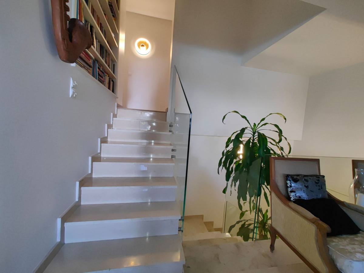 3 Bed Apartment for sale in Estepona Costa Del Sol, Málaga, Spain
