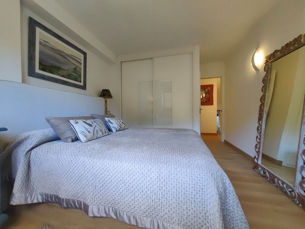 3 Bed Apartment for sale in Estepona Costa Del Sol, Málaga, Spain