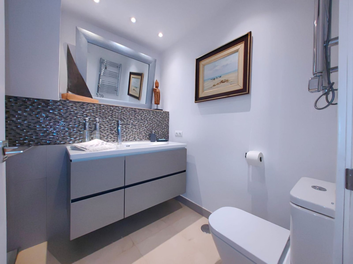 3 Bed Apartment for sale in Estepona Costa Del Sol, Málaga, Spain