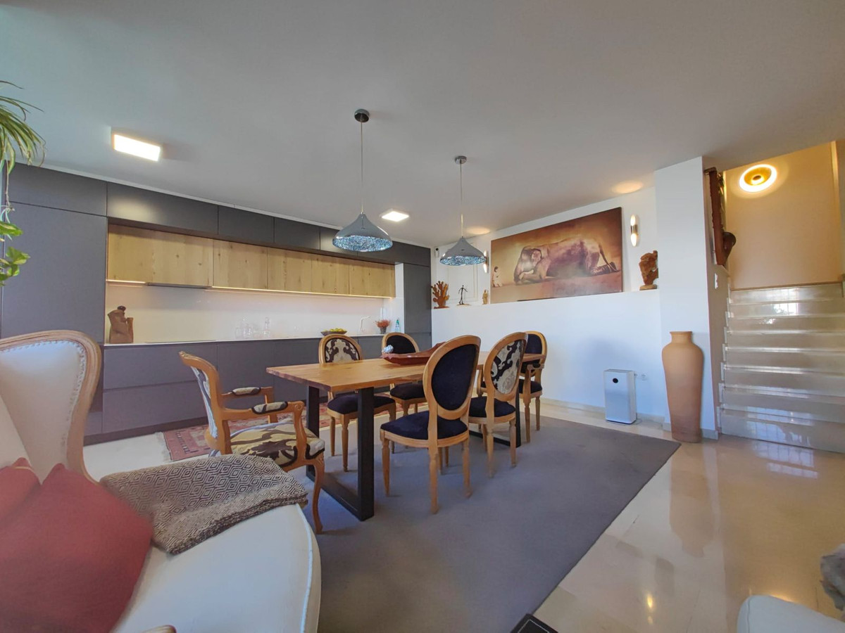 3 Bed Apartment for sale in Estepona Costa Del Sol, Málaga, Spain