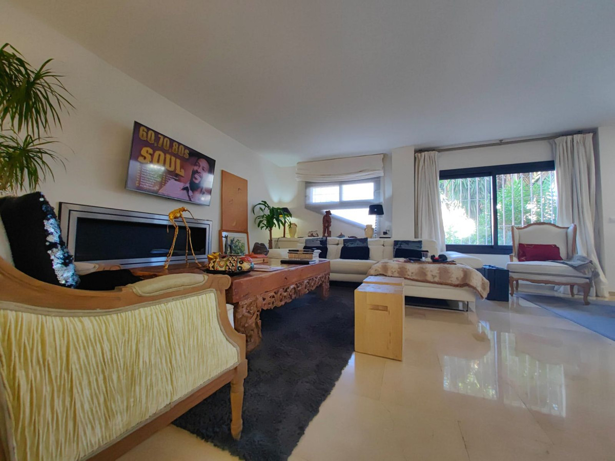 3 Bed Apartment for sale in Estepona Costa Del Sol, Málaga, Spain