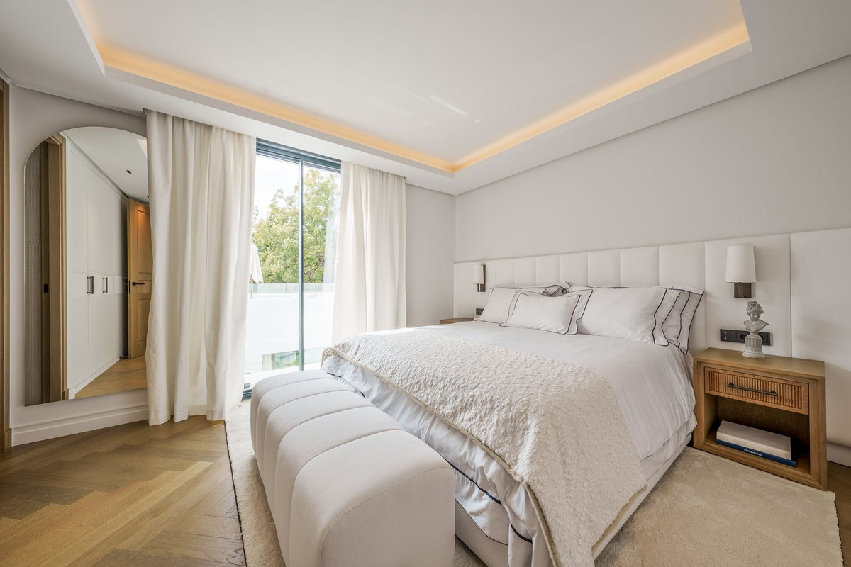 Se vende Villa - Chalet de 5 dormitorios en Costa Del Sol, Málaga, España