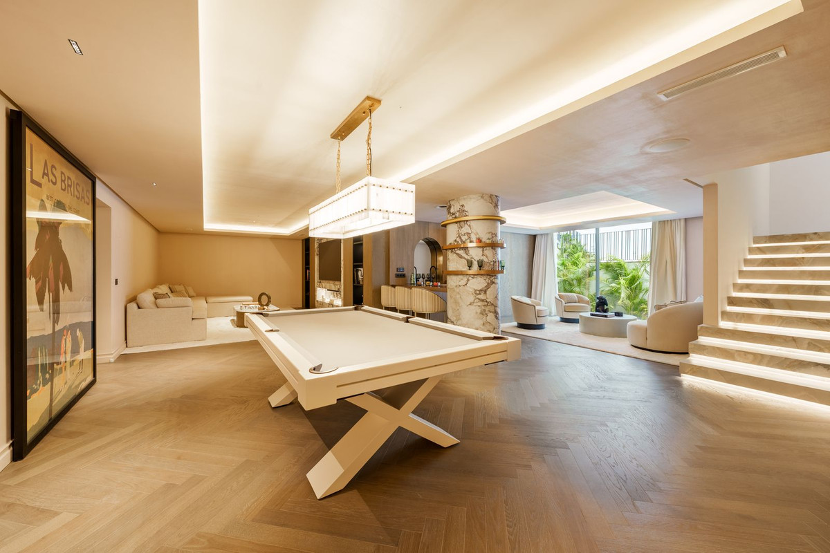 Se vende Villa - Chalet de 5 dormitorios en Costa Del Sol, Málaga, España