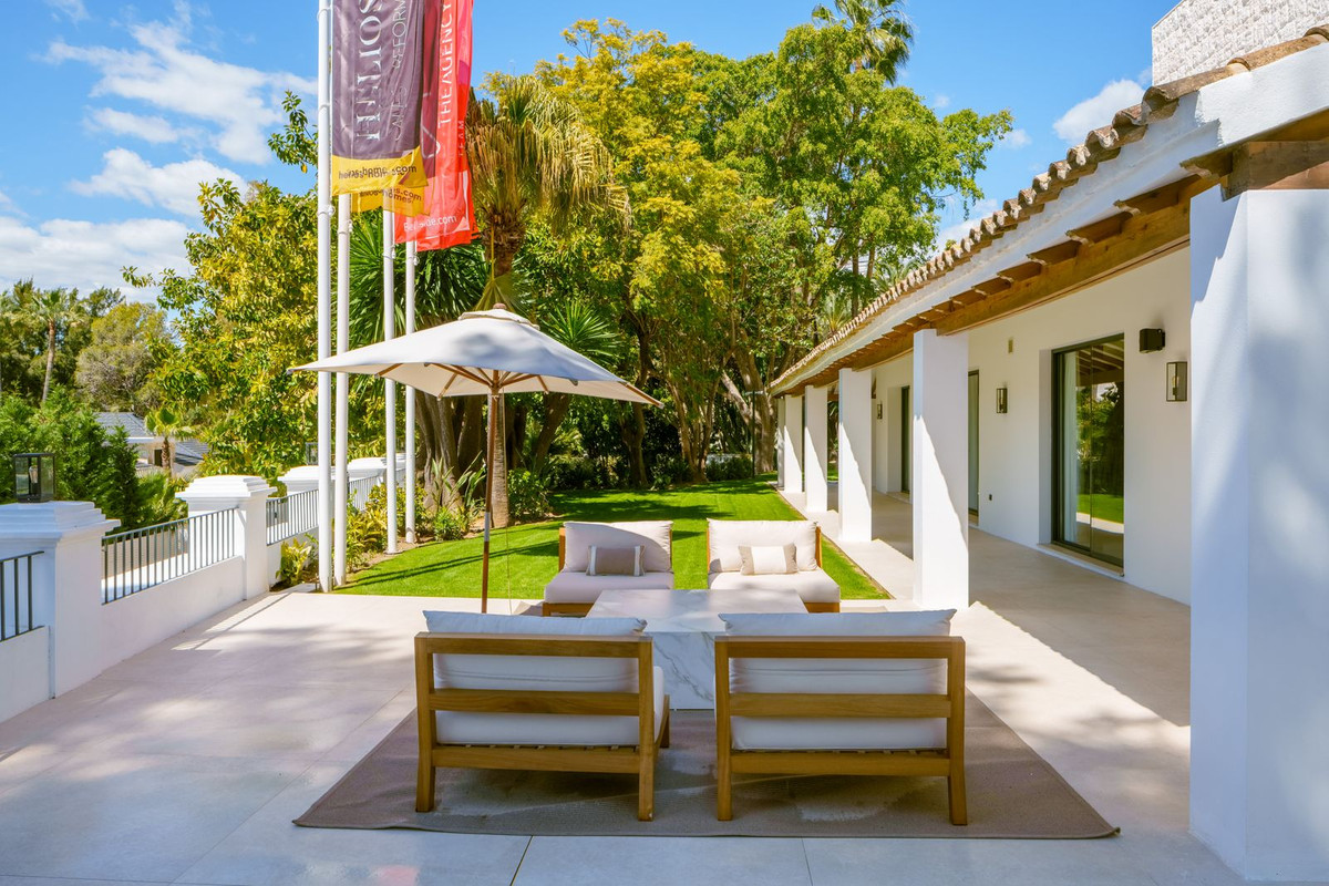 Se vende Villa - Chalet de 5 dormitorios en Costa Del Sol, Málaga, España
