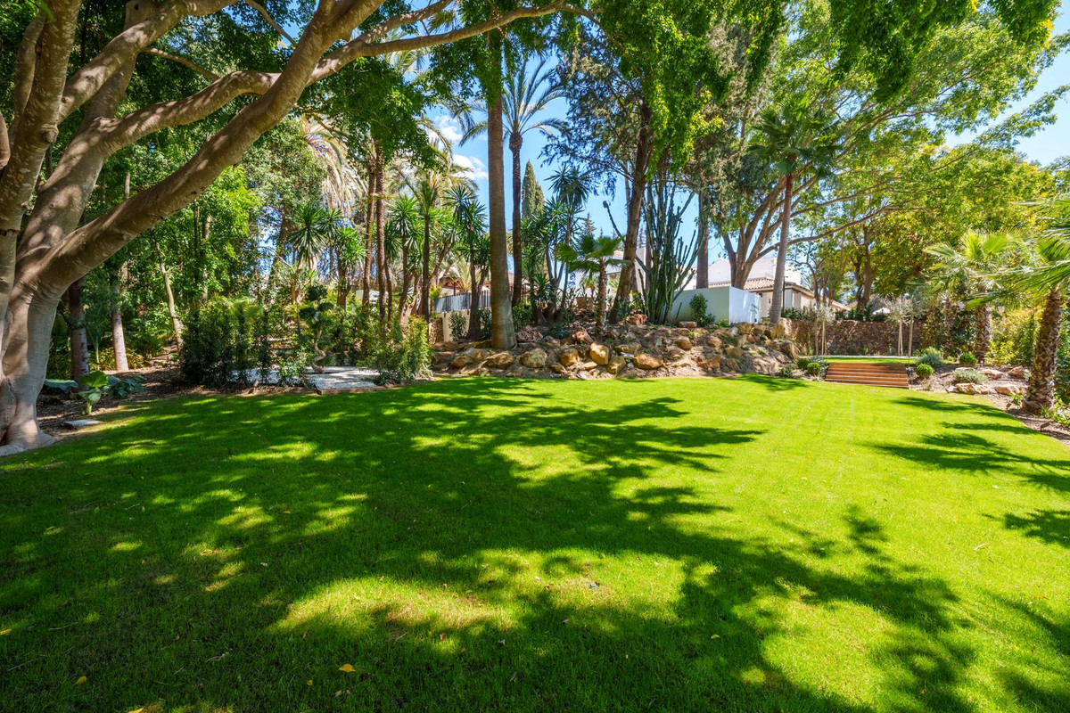 Se vende Villa - Chalet de 5 dormitorios en Costa Del Sol, Málaga, España