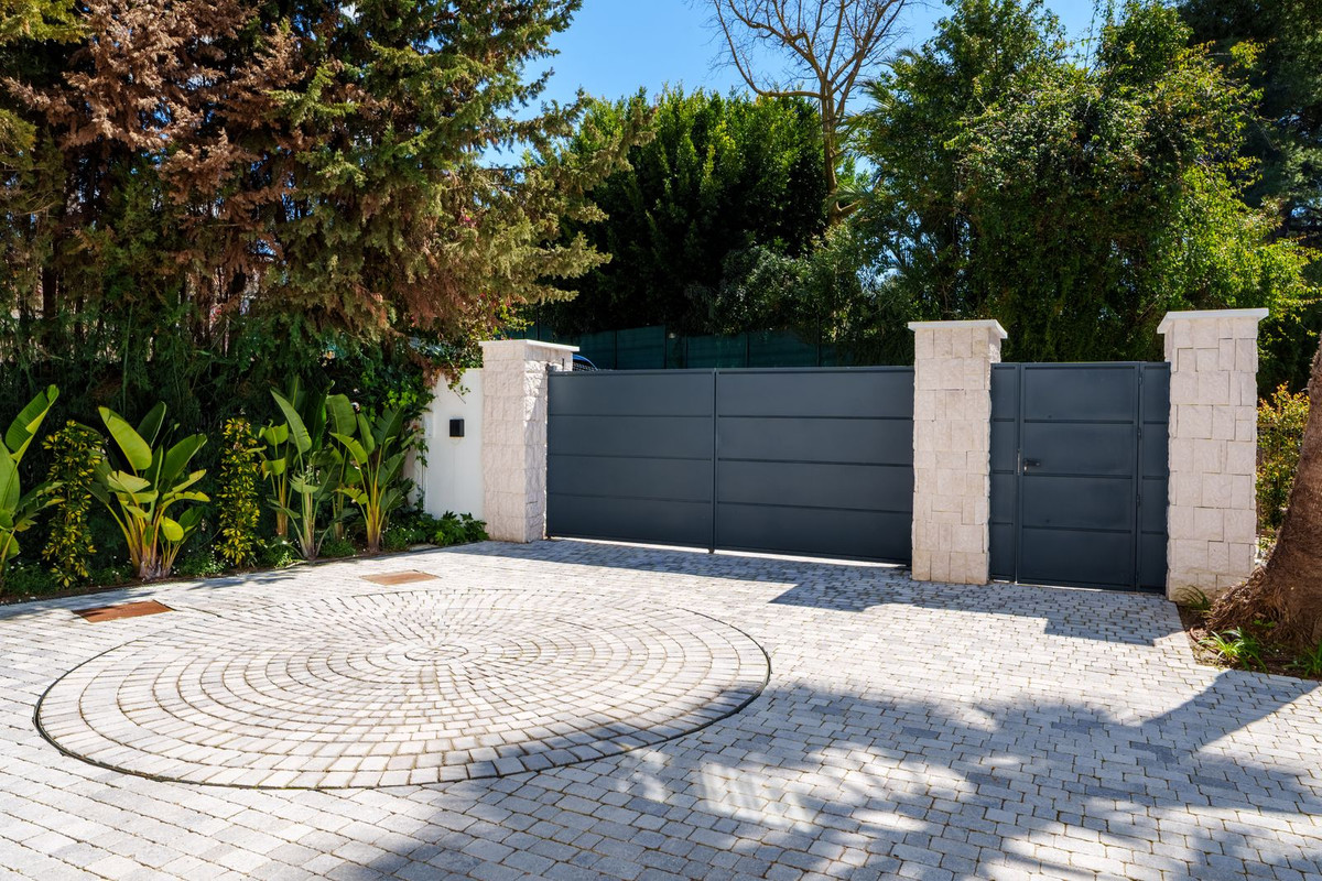 Se vende Villa - Chalet de 5 dormitorios en Costa Del Sol, Málaga, España