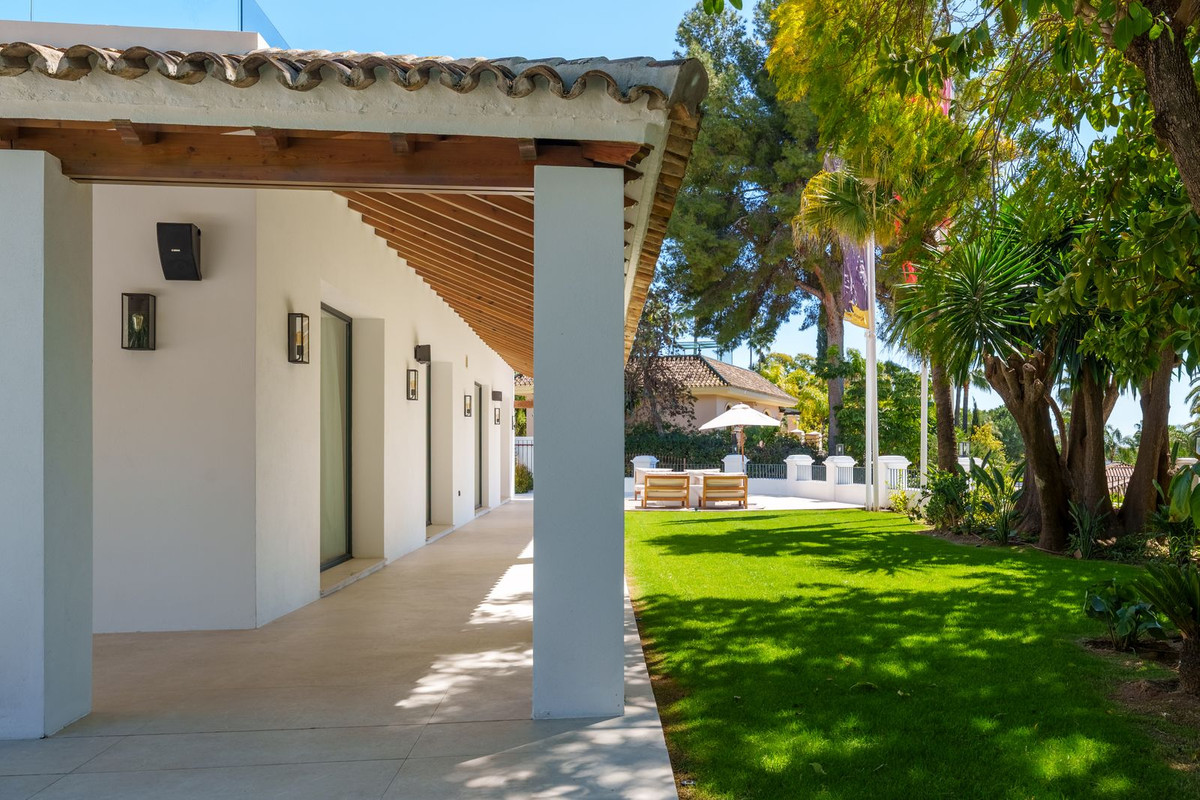 Se vende Villa - Chalet de 5 dormitorios en Costa Del Sol, Málaga, España
