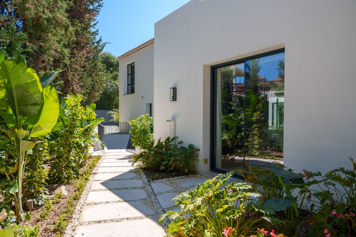 Se vende Villa - Chalet de 5 dormitorios en Costa Del Sol, Málaga, España