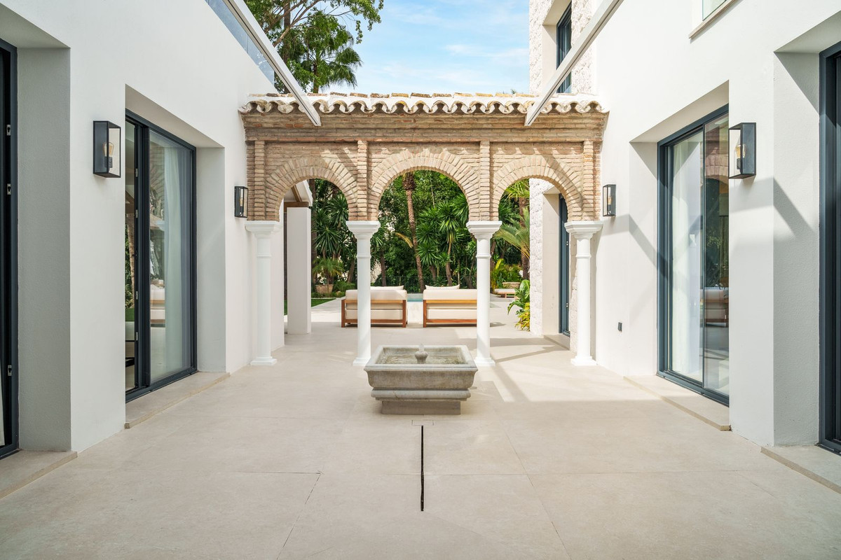 Se vende Villa - Chalet de 5 dormitorios en Costa Del Sol, Málaga, España