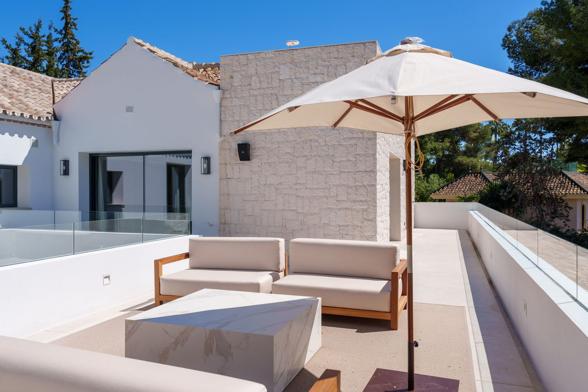 Se vende Villa - Chalet de 5 dormitorios en Costa Del Sol, Málaga, España