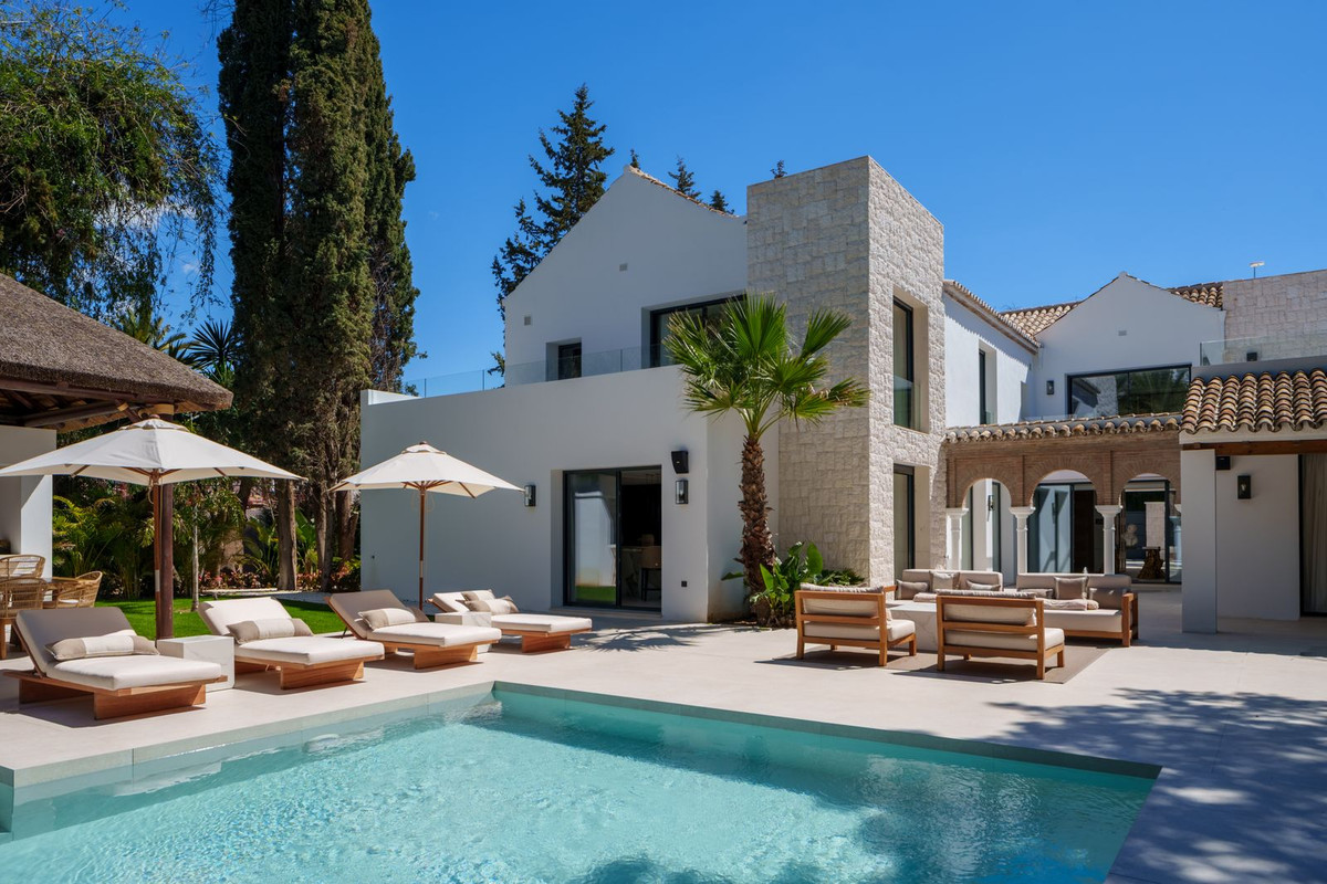 Se vende Villa - Chalet de 5 dormitorios en Costa Del Sol, Málaga, España
