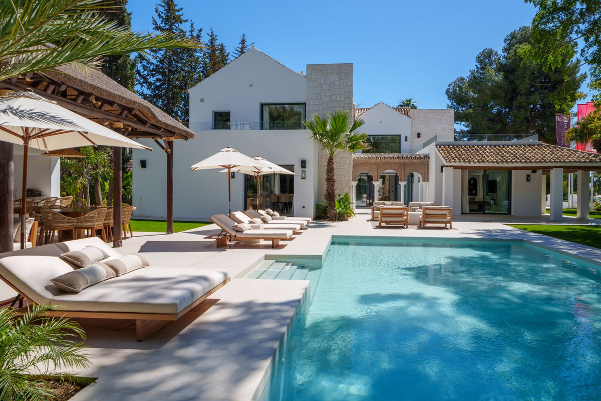 Se vende Villa - Chalet de 5 dormitorios en Costa Del Sol, Málaga, España