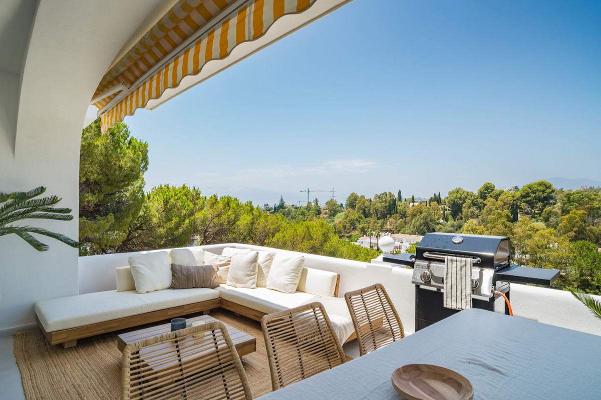 3 Bed Apartment for sale in La Quinta Costa Del Sol, Málaga, Spain