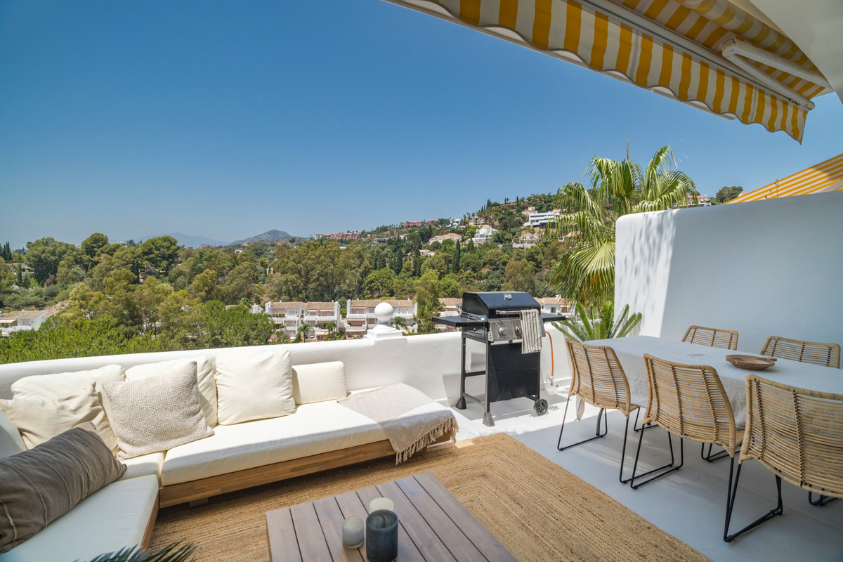 3 Bed Apartment for sale in La Quinta Costa Del Sol, Málaga, Spain