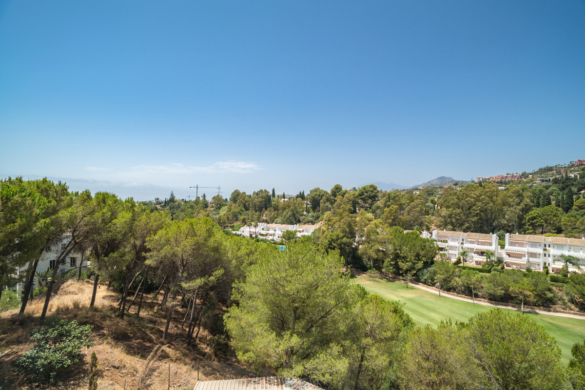 3 Bed Apartment for sale in La Quinta Costa Del Sol, Málaga, Spain