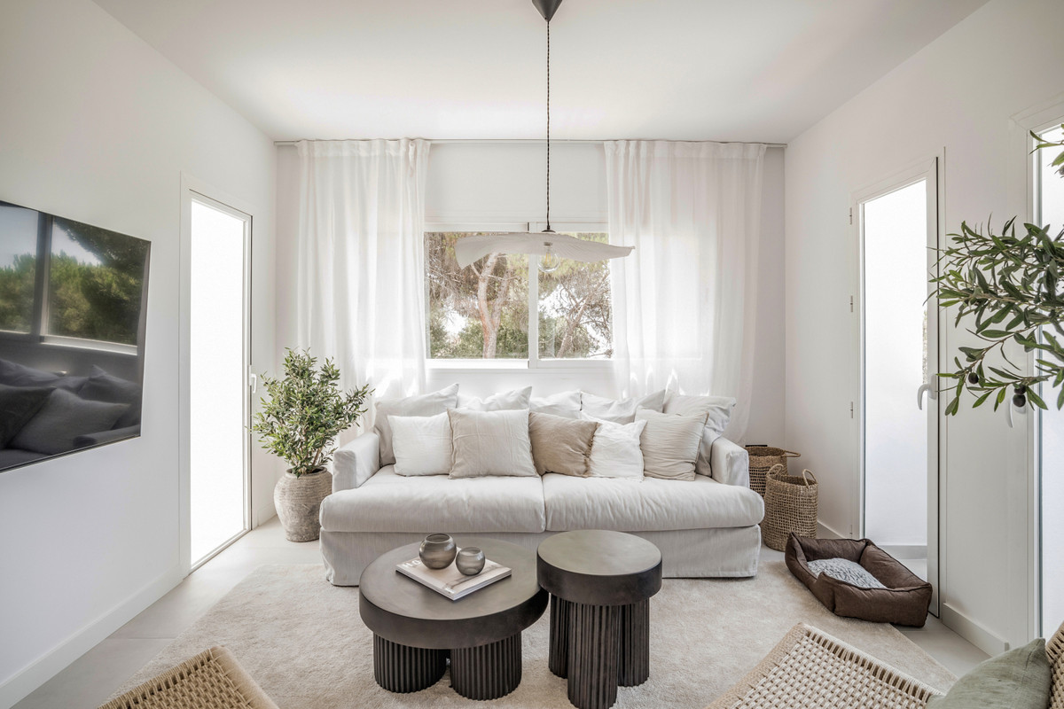 3 Bed Apartment for sale in La Quinta Costa Del Sol, Málaga, Spain