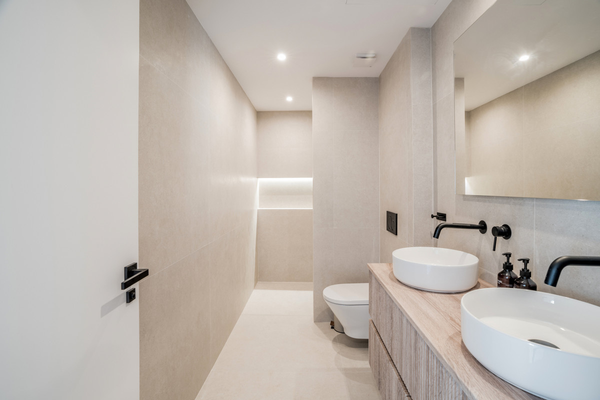 3 Bed Apartment for sale in La Quinta Costa Del Sol, Málaga, Spain
