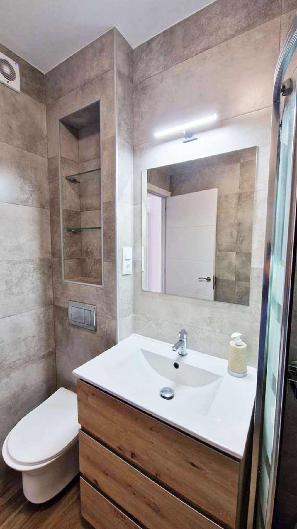 Se vende Apartamento Planta Media de 2 dormitorios en Costa Del Sol, Málaga, España