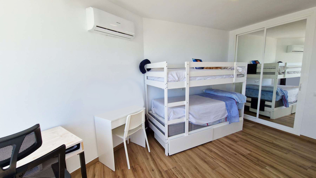 Se vende Apartamento Planta Media de 2 dormitorios en Costa Del Sol, Málaga, España