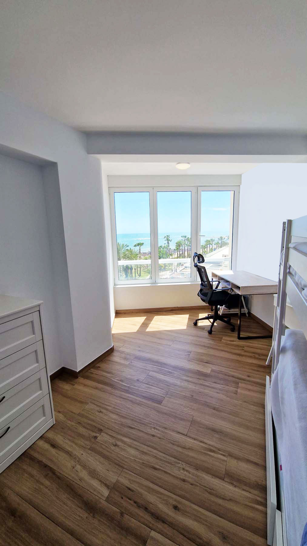 Se vende Apartamento Planta Media de 2 dormitorios en Costa Del Sol, Málaga, España