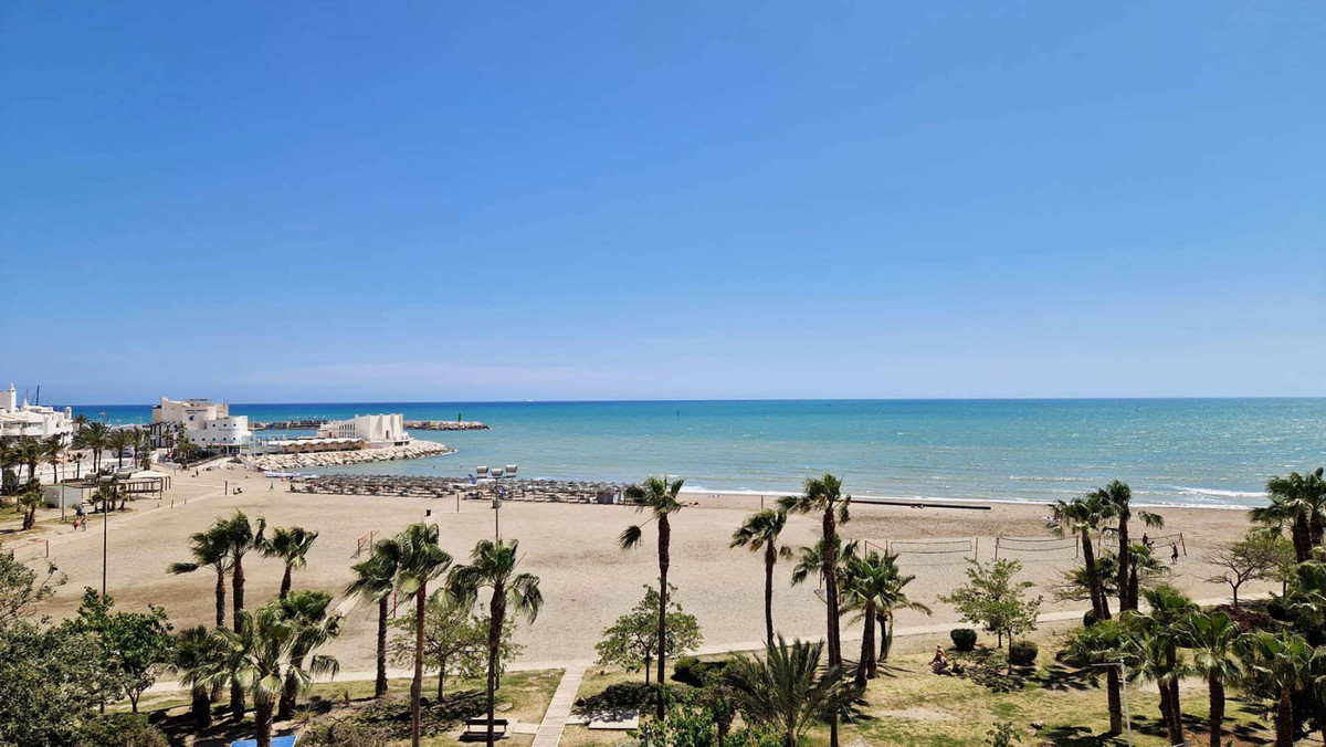 Se vende Apartamento Planta Media de 2 dormitorios en Costa Del Sol, Málaga, España