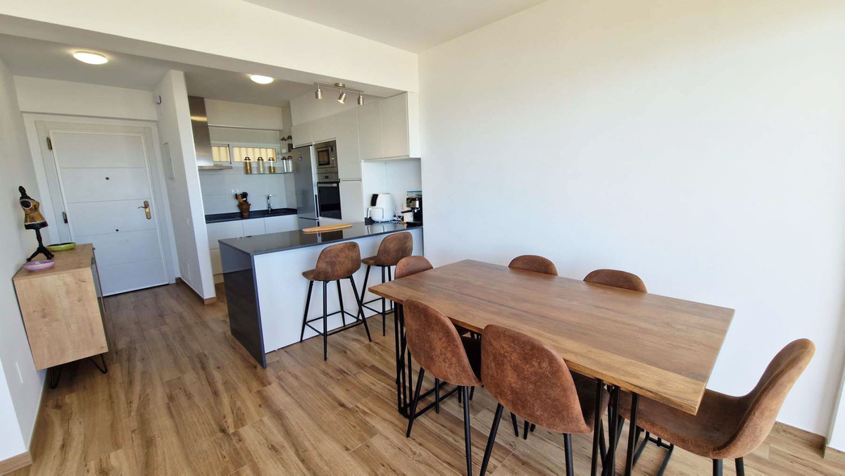 Se vende Apartamento Planta Media de 2 dormitorios en Costa Del Sol, Málaga, España
