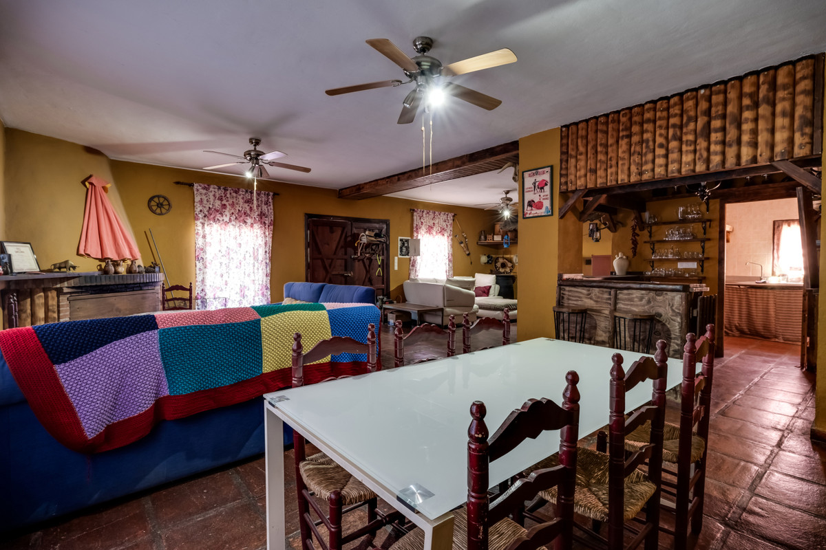 Se vende Finca - Cortijo de 8 dormitorios en Costa Del Sol, Málaga, España