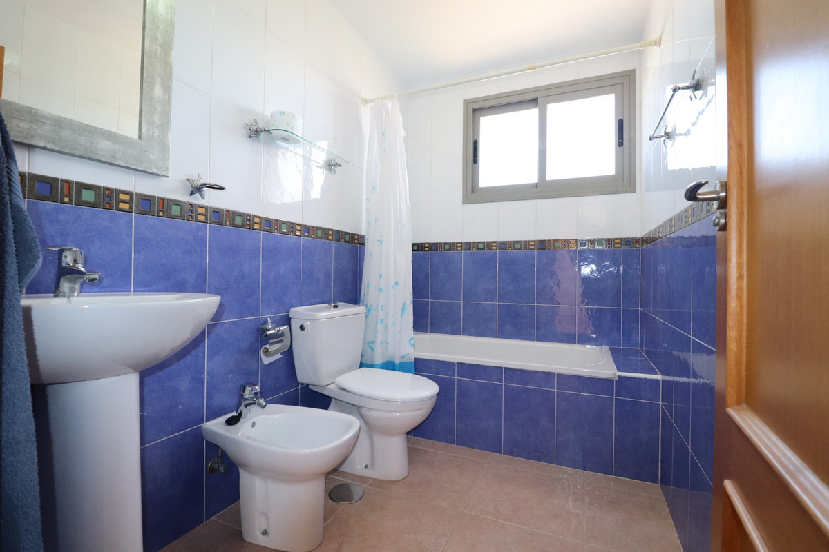 3 Bed Apartment for sale in Guardamar Del Segura Costa Blanca, Alicante, Spain