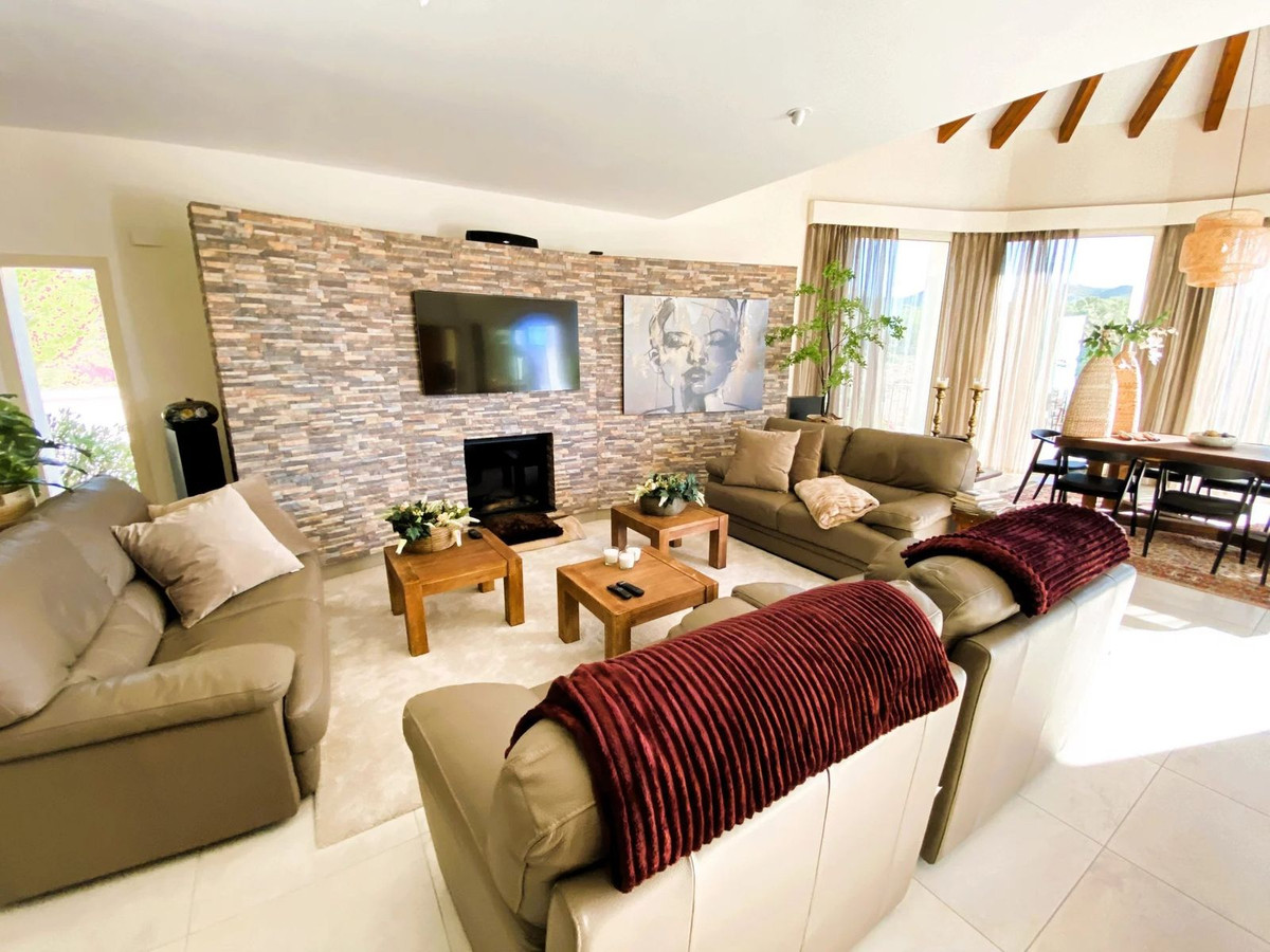 5 Bed Townhouse for sale in Busot Costa Blanca, Alicante, Spain