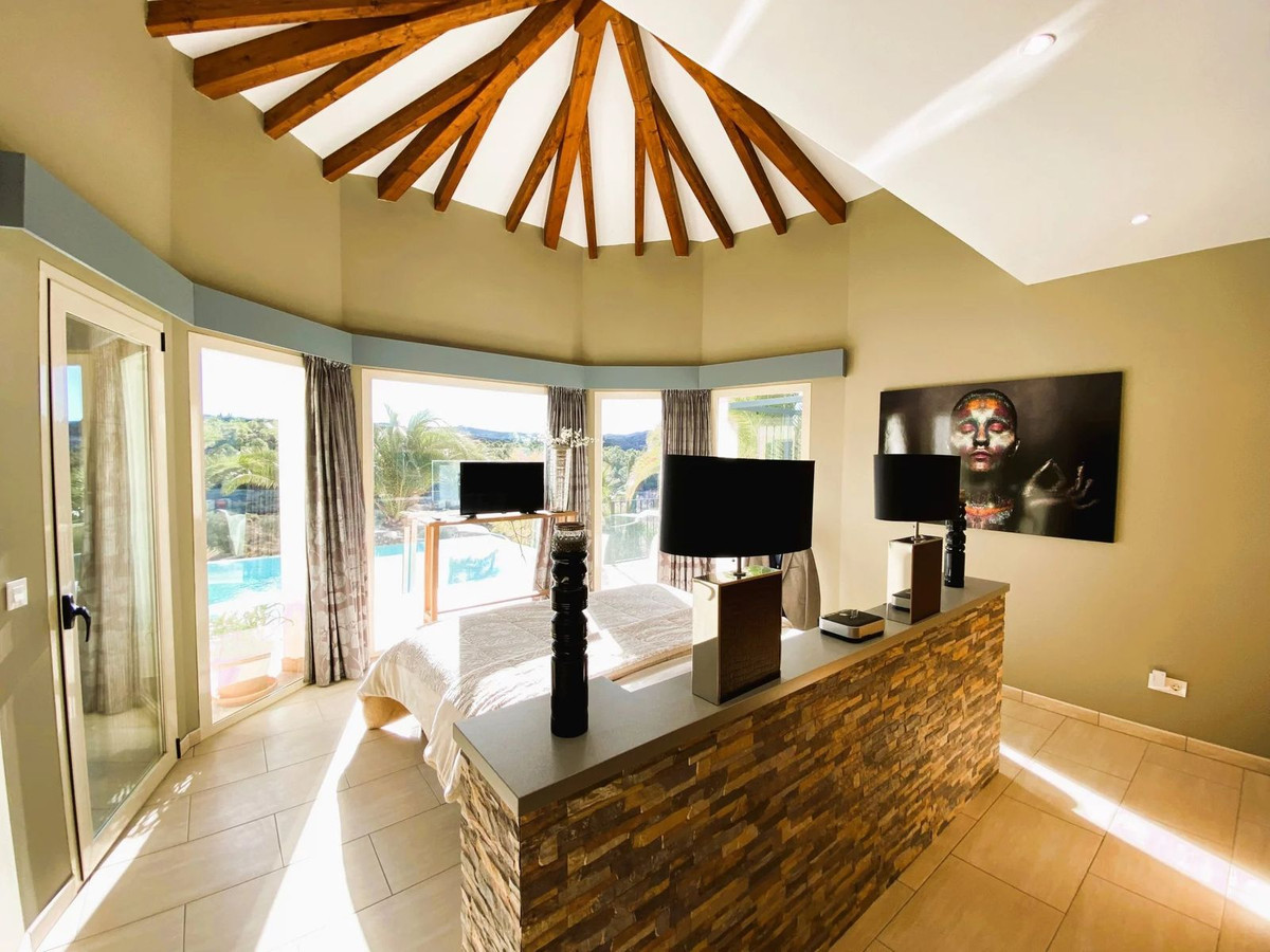 5 Bed Townhouse for sale in Busot Costa Blanca, Alicante, Spain