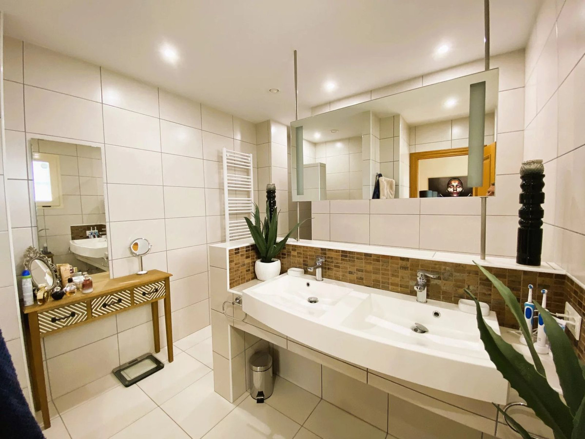 5 Bed Townhouse for sale in Busot Costa Blanca, Alicante, Spain