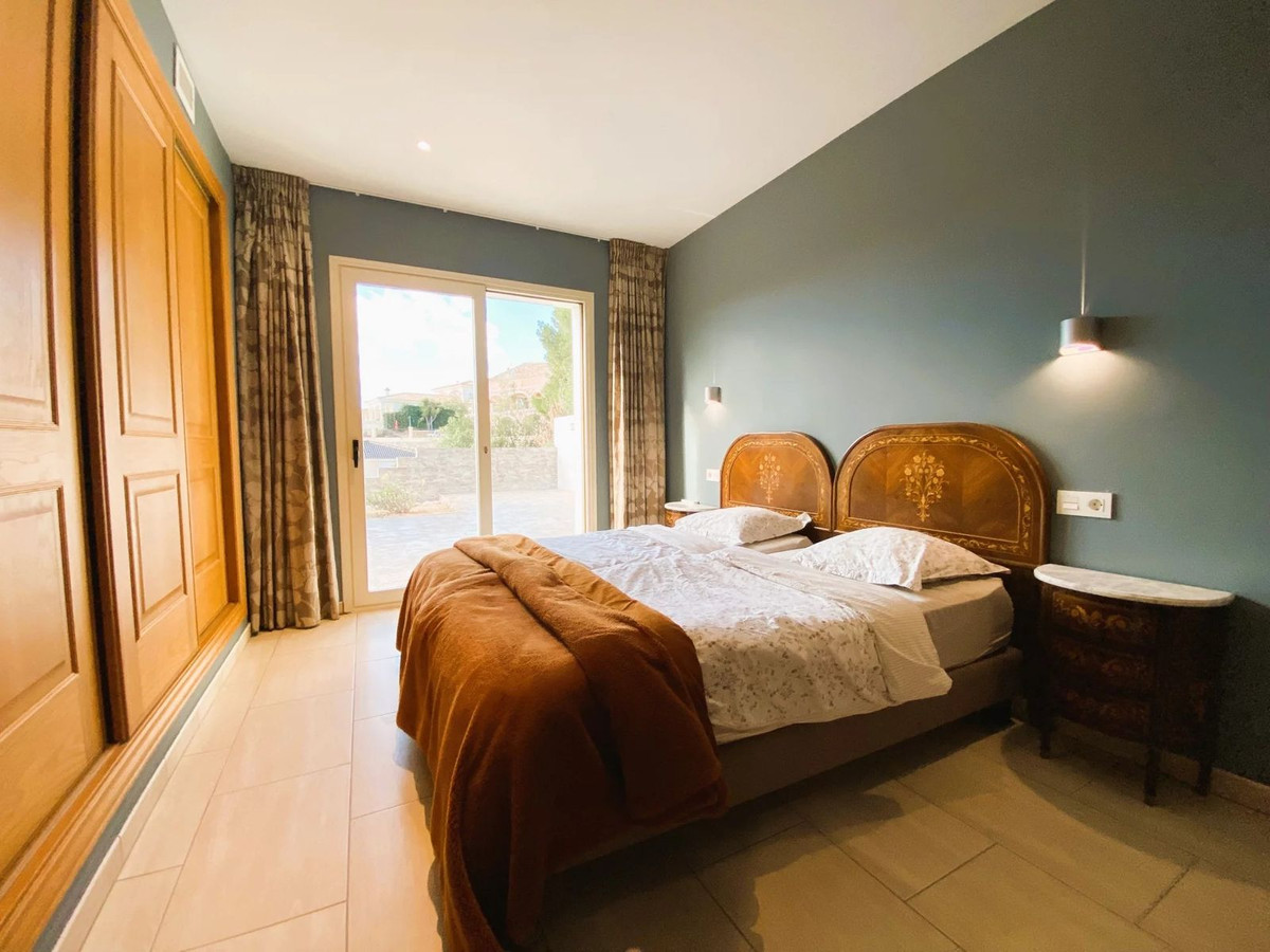 5 Bed Townhouse for sale in Busot Costa Blanca, Alicante, Spain